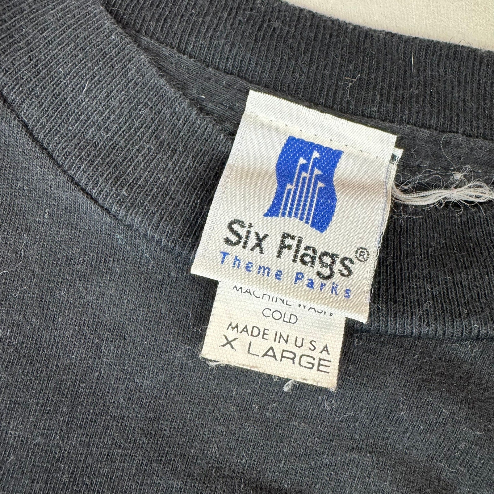 Vintage Wile E. Coyote Six Flags T-Shirt - Size XL