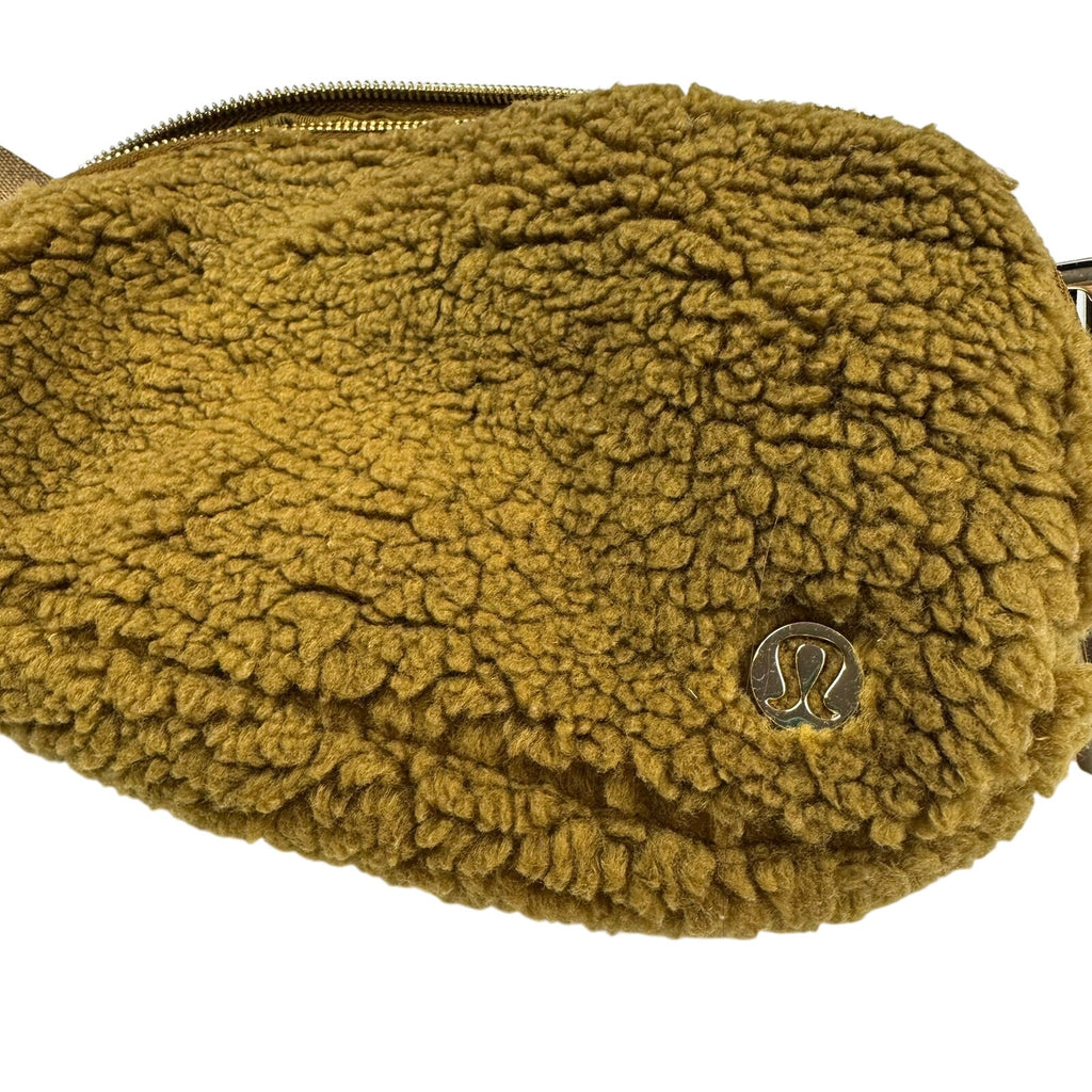 Lululemon Everywhere Belt Bag