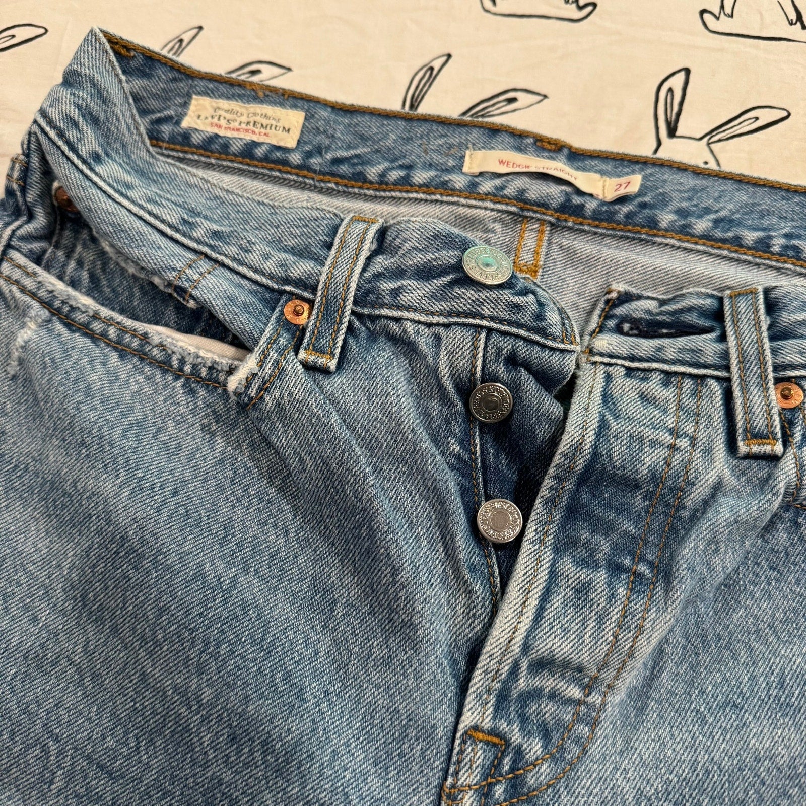 Levi's Premium Wedgie Straight Jeans - Size 27