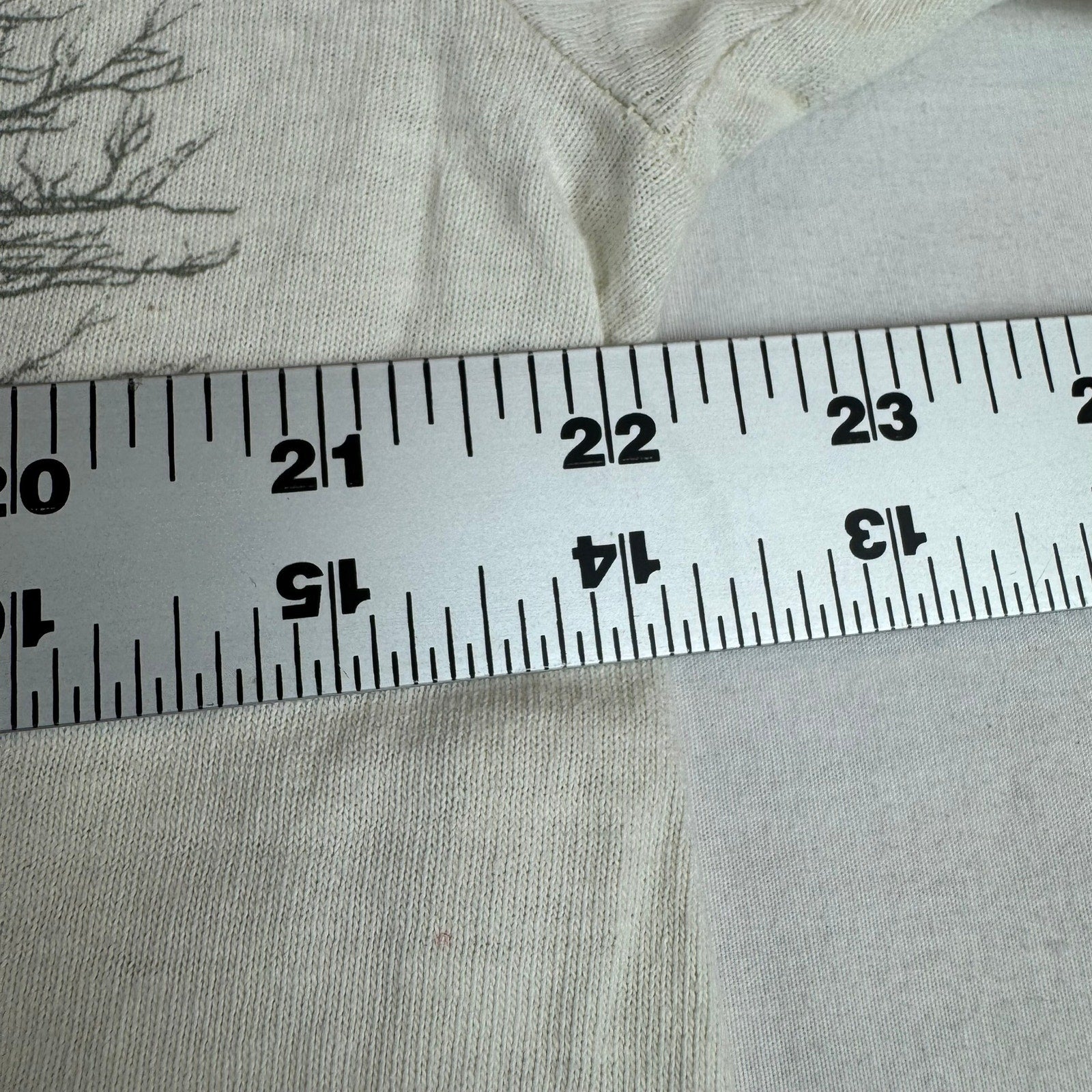 Vintage Wolf Graphic T-Shirt - Size Large - Distressed